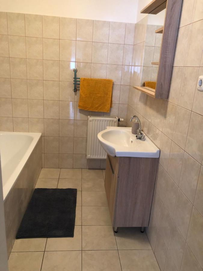Alina Apartmanok Hajdúszoboszló Екстериор снимка