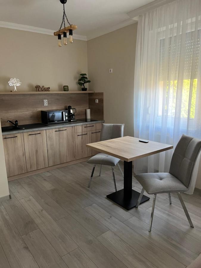 Alina Apartmanok Hajdúszoboszló Екстериор снимка