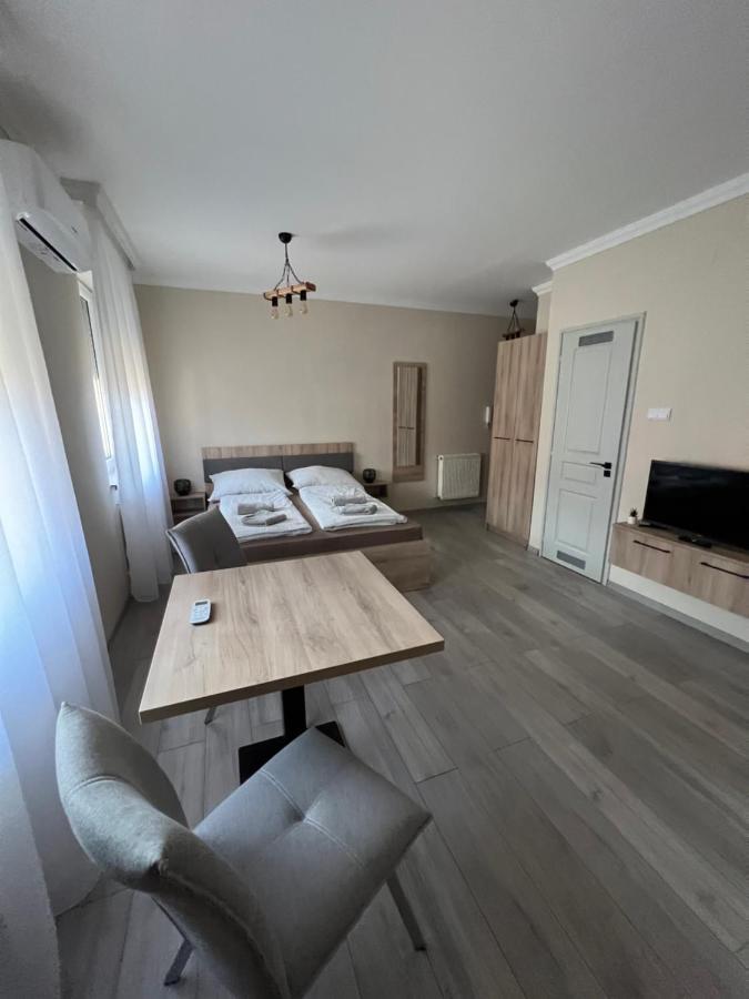 Alina Apartmanok Hajdúszoboszló Екстериор снимка