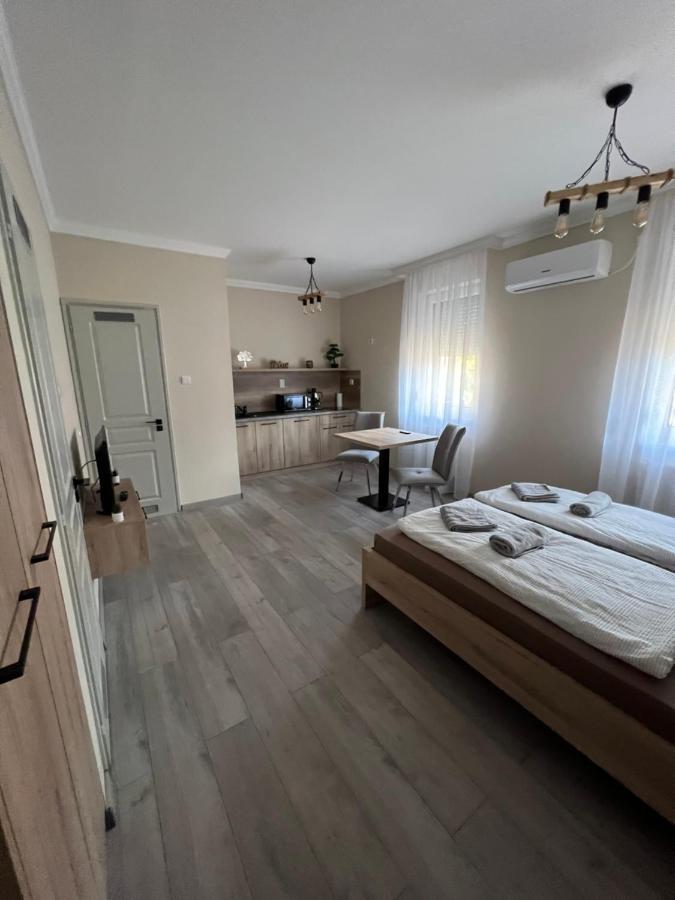 Alina Apartmanok Hajdúszoboszló Екстериор снимка